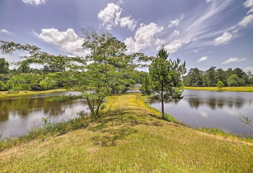 Lakefront Cabin W/ Access To 2 Paddleboats!