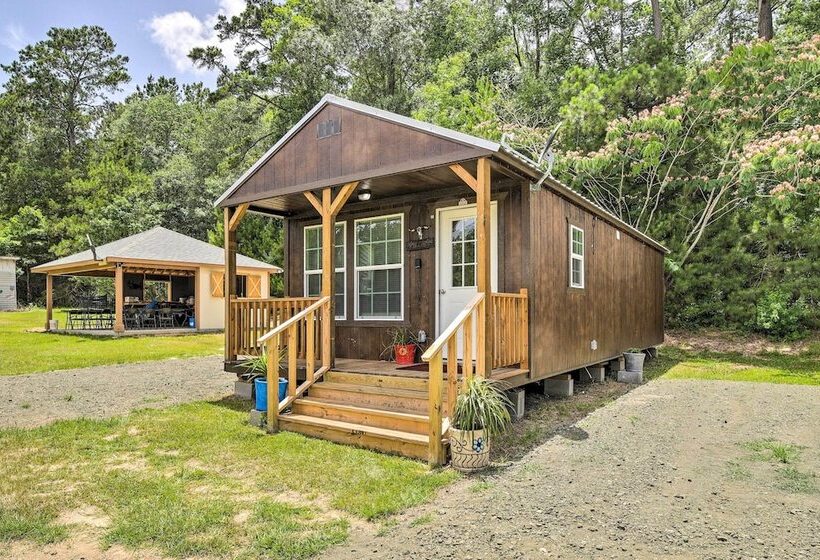 Lakefront Cabin W/ Access To 2 Paddleboats!