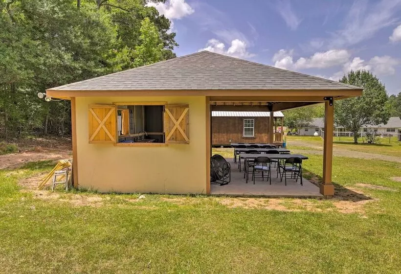 Lakefront Cabin W/ Access To 2 Paddleboats!