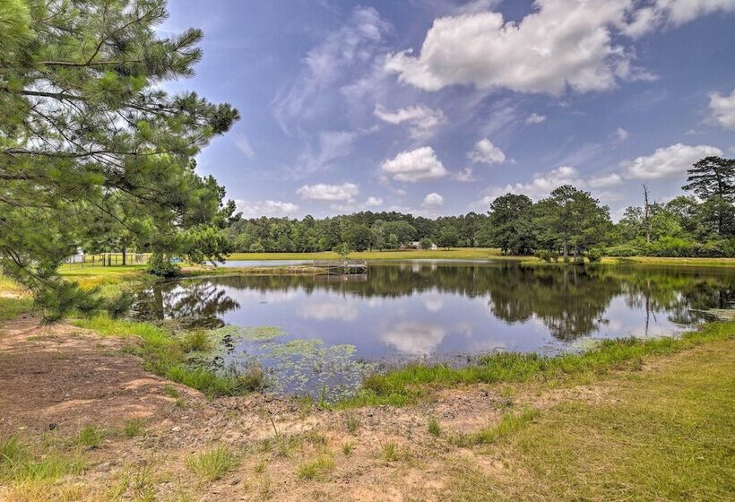 Lakefront Cabin W/ Access To 2 Paddleboats!