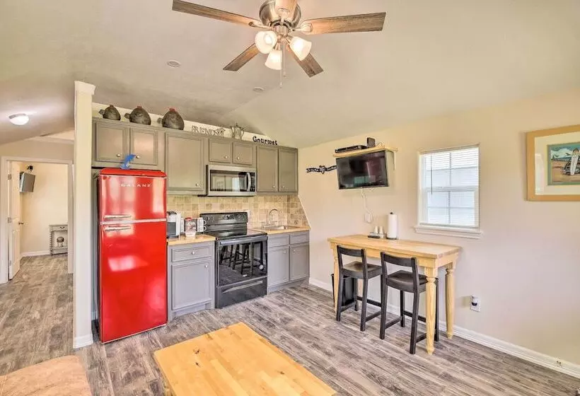 Lakefront Cabin W/ Access To 2 Paddleboats!