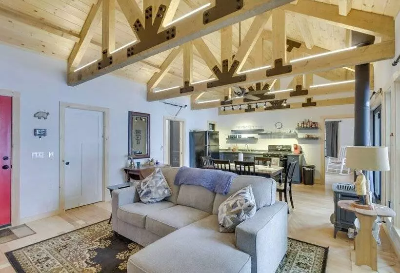 Lakefront Hartford Cabin W/ Canoe & Boat Ramp