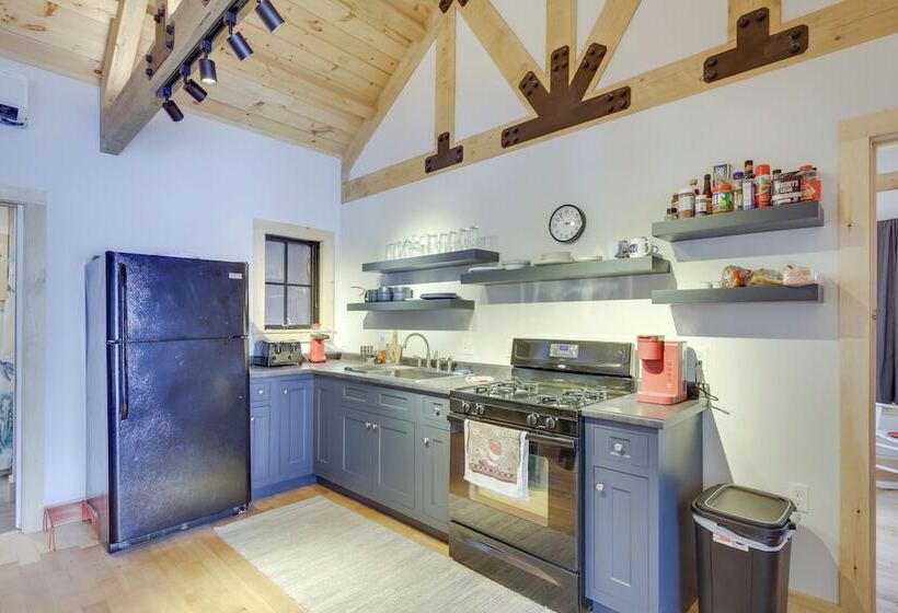 Lakefront Hartford Cabin W/ Canoe & Boat Ramp