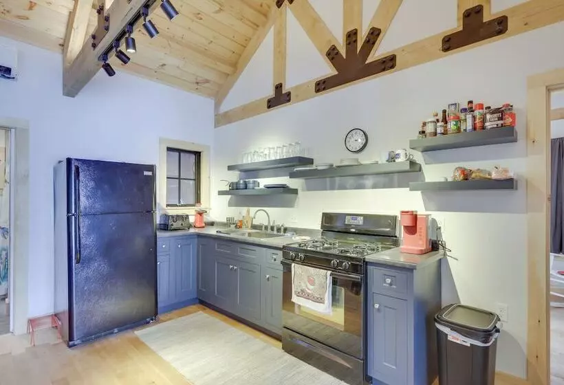 Lakefront Hartford Cabin W/ Canoe & Boat Ramp