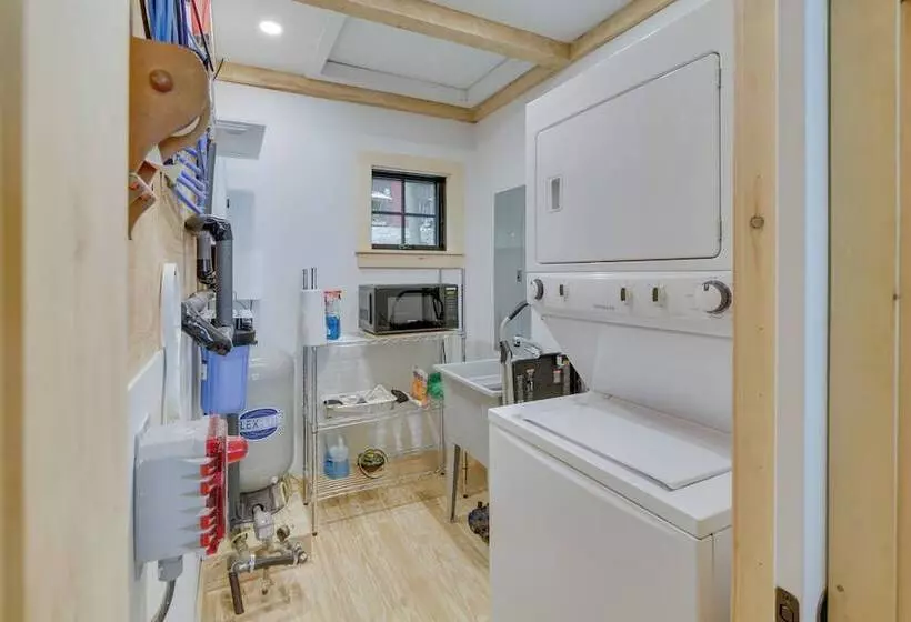 Lakefront Hartford Cabin W/ Canoe & Boat Ramp