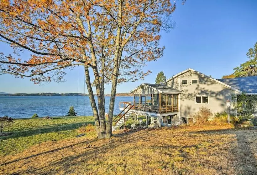 Luxurious Oceanfront Flanders Bay Home W/ Kayaks!