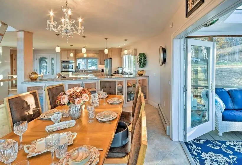 Luxurious Oceanfront Flanders Bay Home W/ Kayaks!