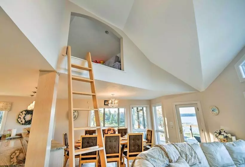 Luxurious Oceanfront Flanders Bay Home W/ Kayaks!