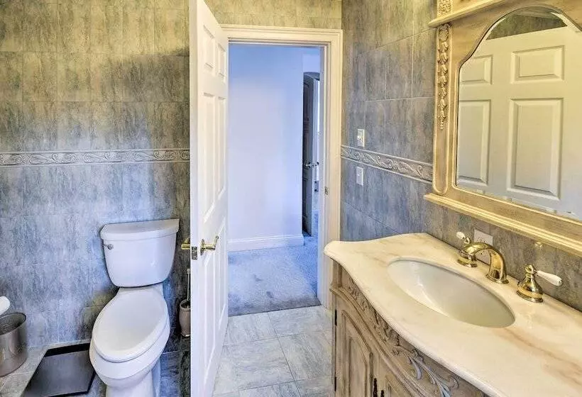 Luxurious Oceanfront Flanders Bay Home W/ Kayaks!