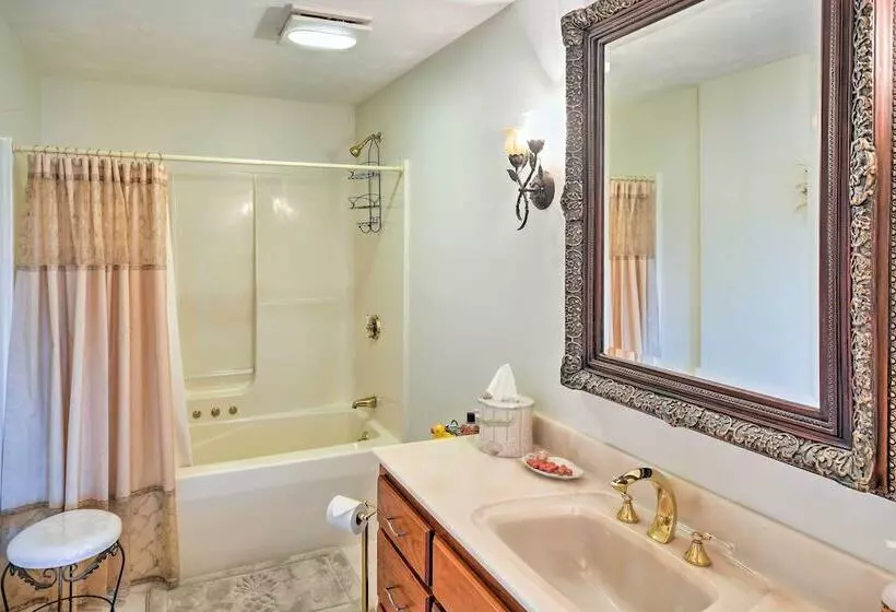 Luxurious Oceanfront Flanders Bay Home W/ Kayaks!