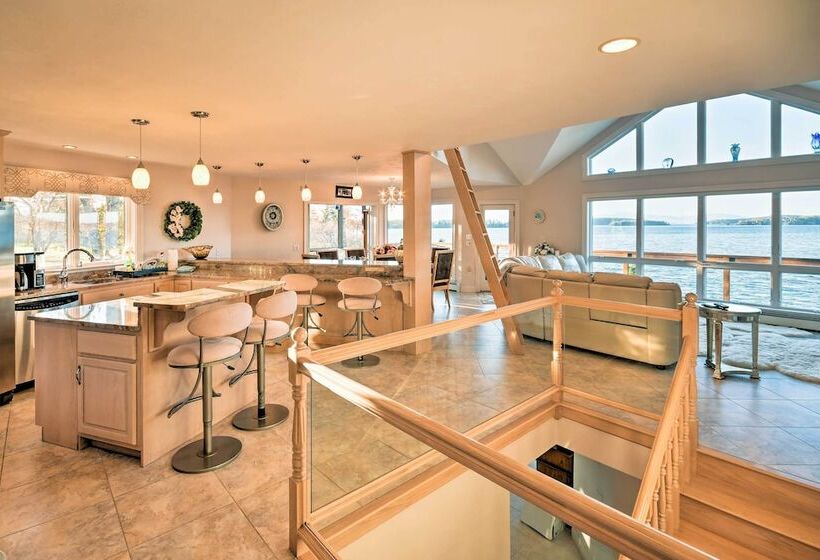Luxurious Oceanfront Flanders Bay Home W/ Kayaks!