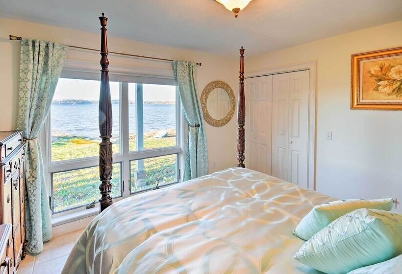 Luxurious Oceanfront Flanders Bay Home W/ Kayaks!