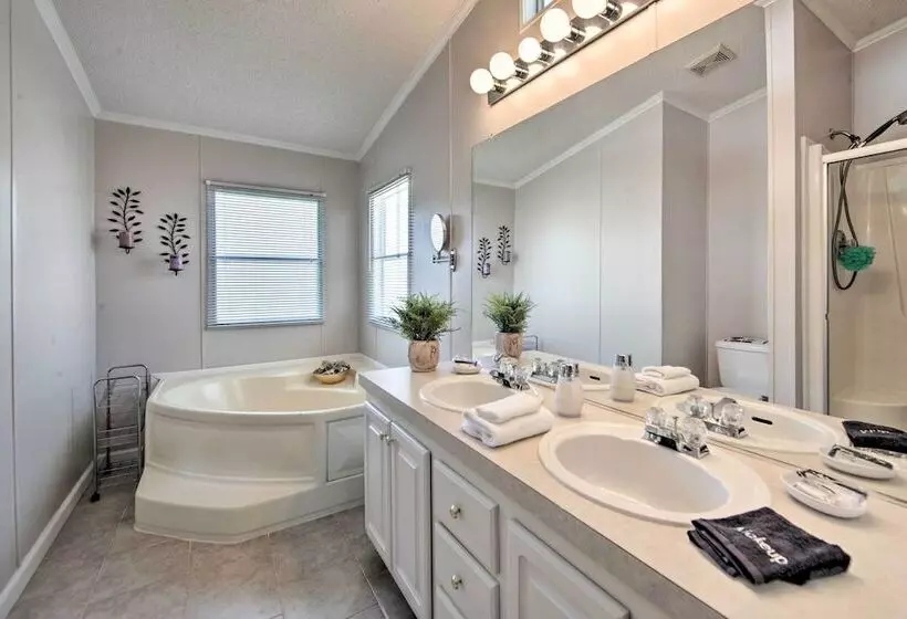 Lakefront Mabank Gem W/ Sunset Views: Pets Welcome