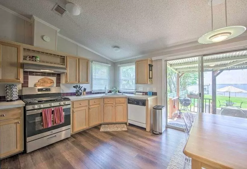 Lakefront Mabank Gem W/ Sunset Views: Pets Welcome