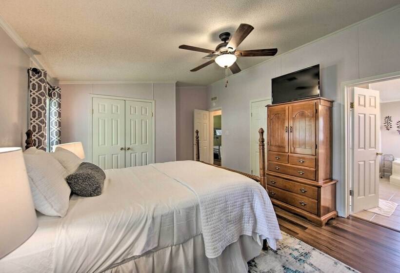 Lakefront Mabank Gem W/ Sunset Views: Pets Welcome