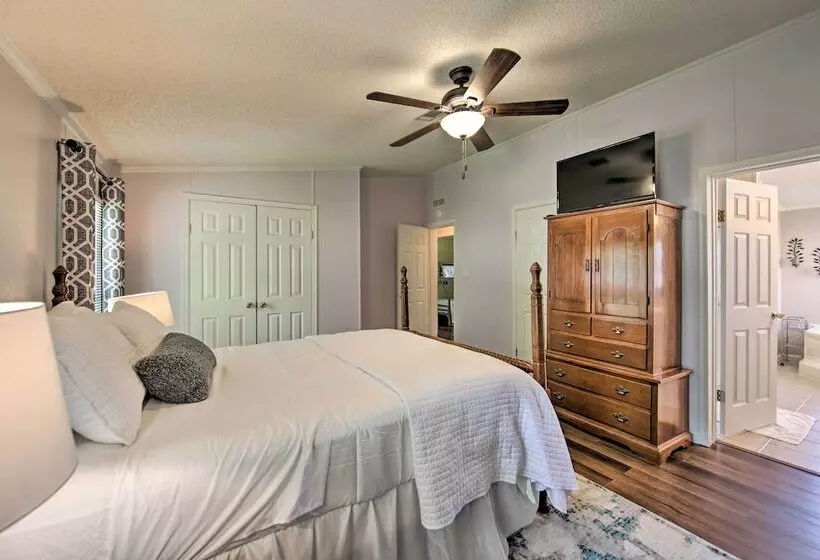 Lakefront Mabank Gem W/ Sunset Views: Pets Welcome