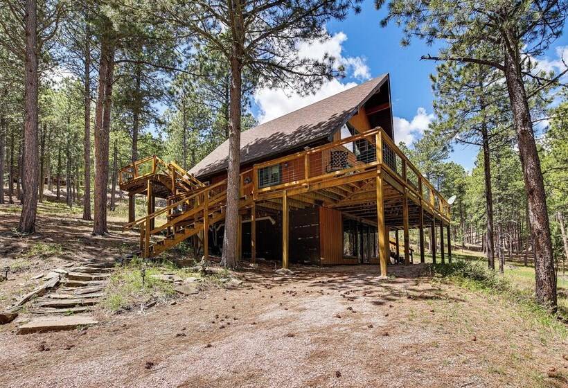 Modern Black Hills Cabin W/ Loft & Wraparound Deck