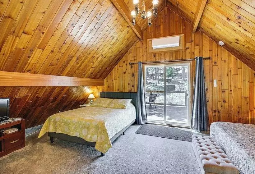 Modern Black Hills Cabin W/ Loft & Wraparound Deck