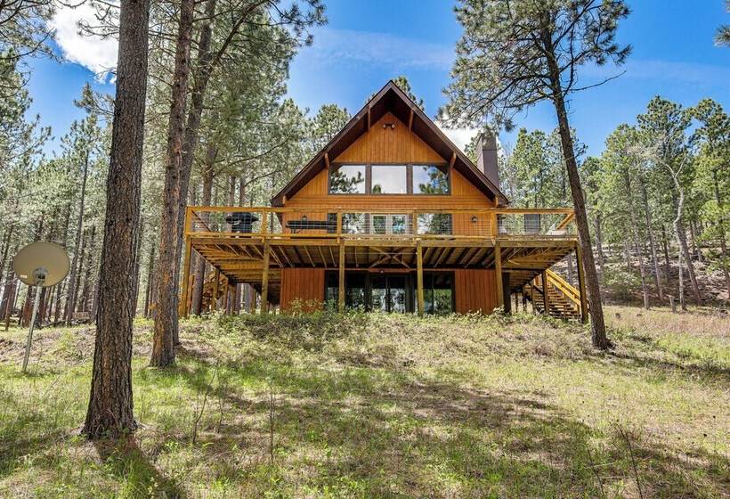 Modern Black Hills Cabin W/ Loft & Wraparound Deck
