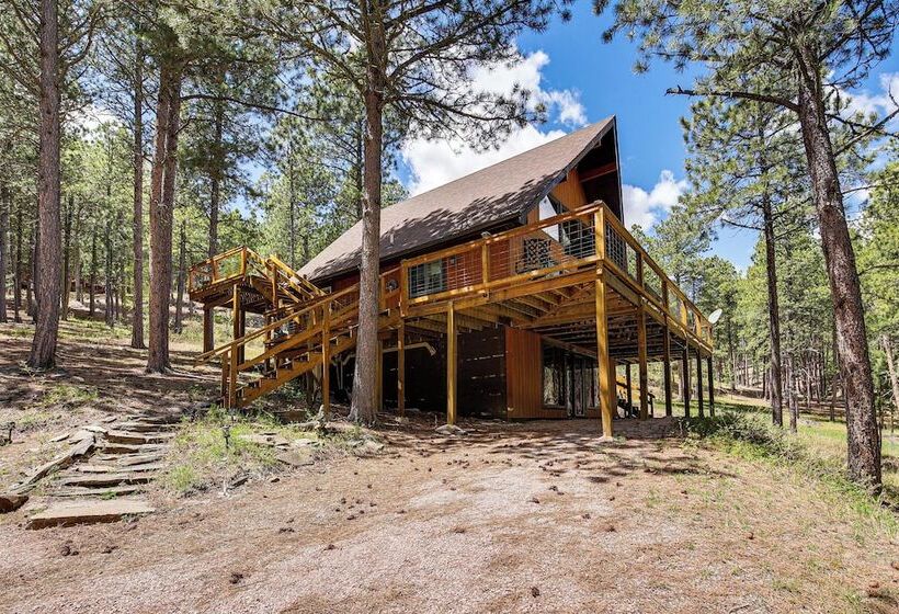 Modern Black Hills Cabin W/ Loft & Wraparound Deck