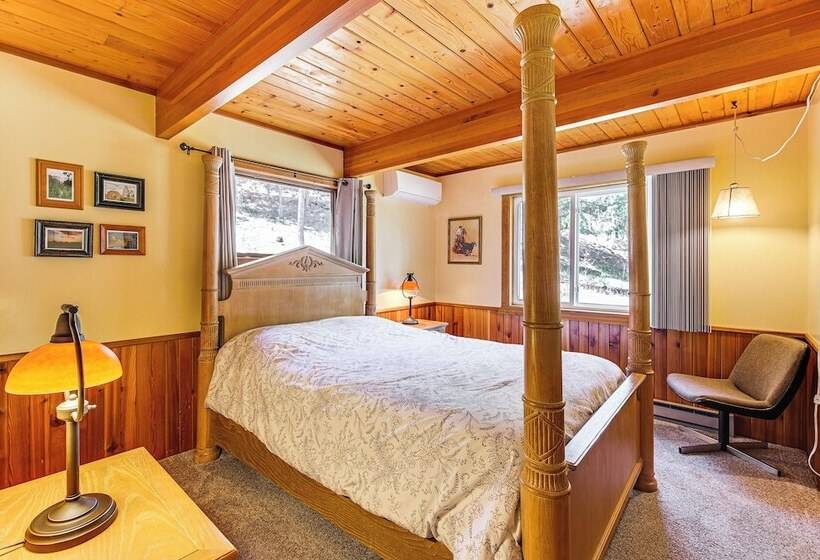 Modern Black Hills Cabin W/ Loft & Wraparound Deck