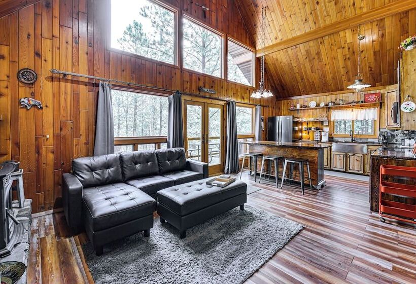 Modern Black Hills Cabin W/ Loft & Wraparound Deck