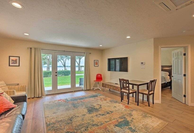 Modern Lake Conroe House W/ Lakefront Park & Deck!