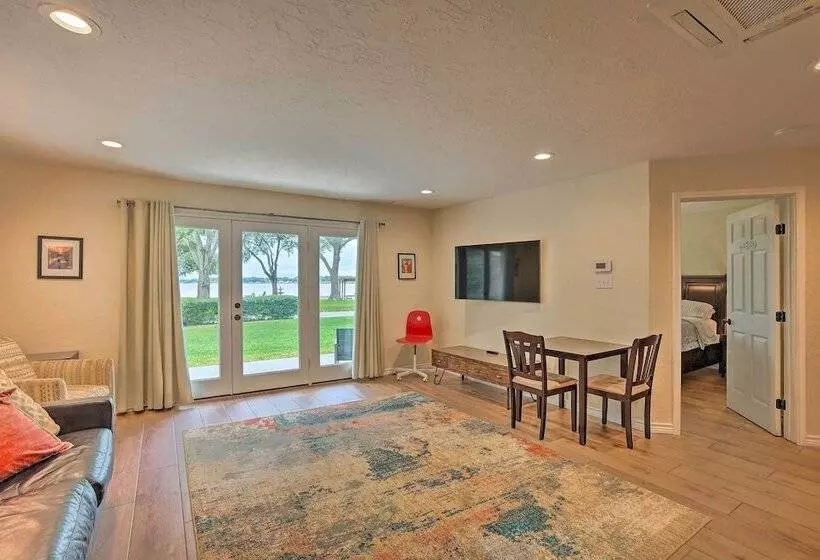 Modern Lake Conroe House W/ Lakefront Park & Deck!