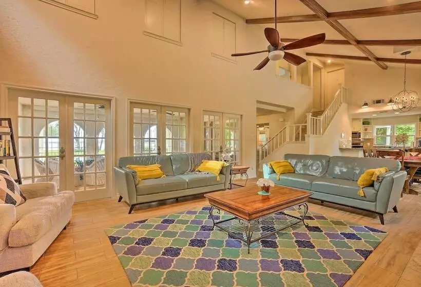 Modern Lake Conroe House W/ Lakefront Park & Deck!