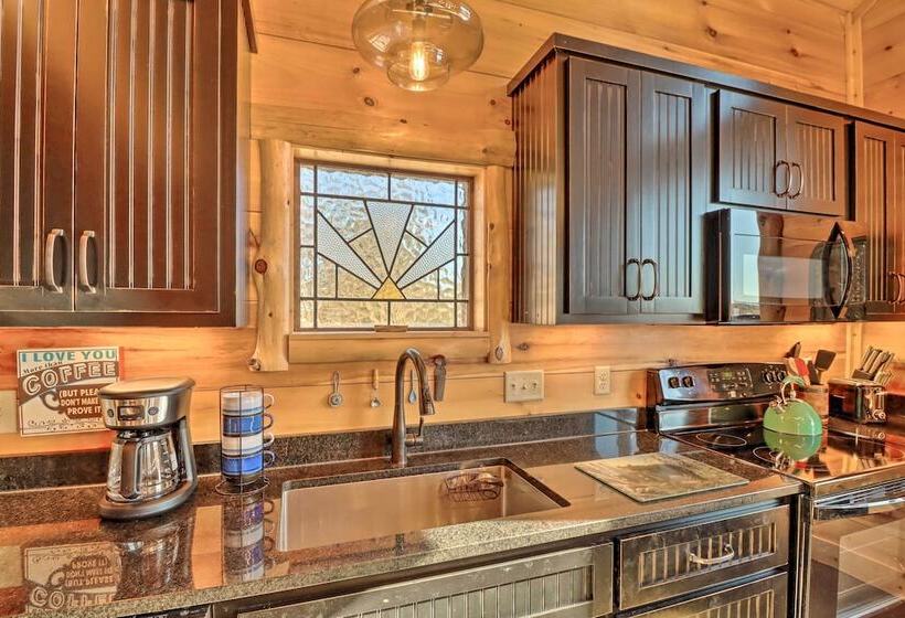 Mountain View Hideaway W/ Outdoor Fireplace!