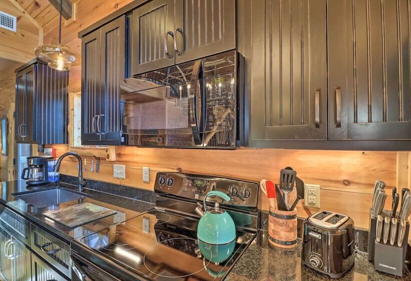 Mountain View Hideaway W/ Outdoor Fireplace!