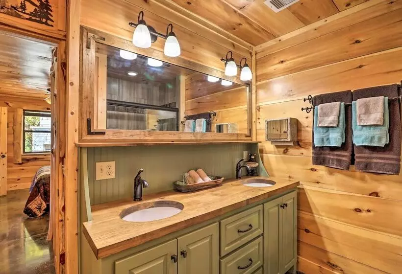 Mountain View Hideaway W/ Outdoor Fireplace!