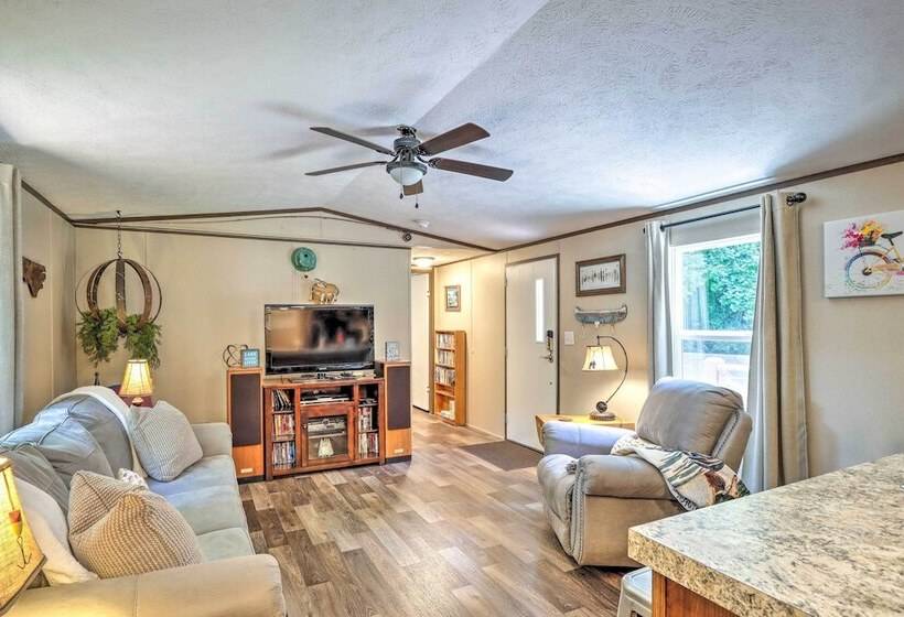 On Lake Time Lake Chatuge Hideaway W/ Deck!