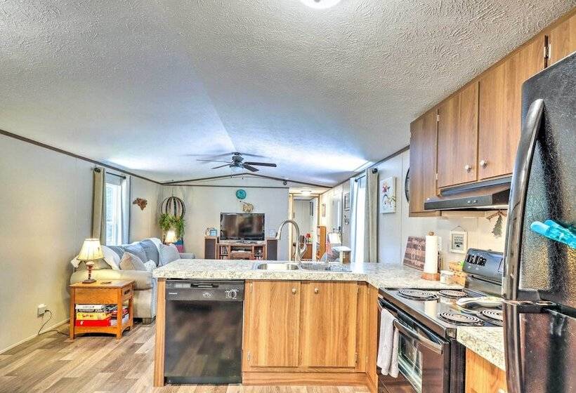 On Lake Time Lake Chatuge Hideaway W/ Deck!