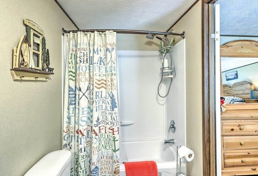 On Lake Time Lake Chatuge Hideaway W/ Deck!