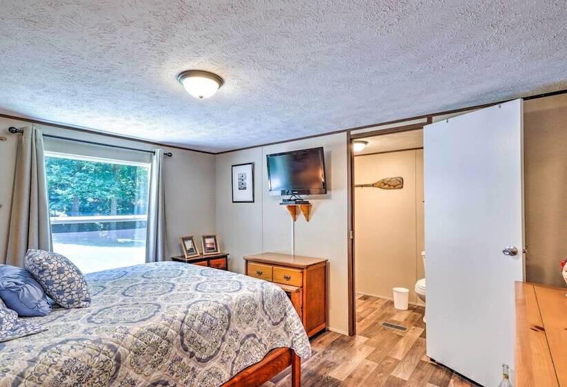 On Lake Time Lake Chatuge Hideaway W/ Deck!