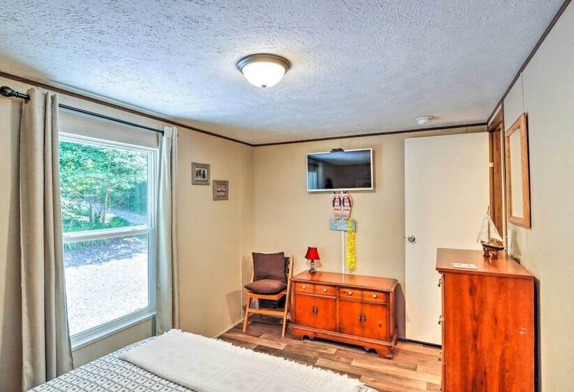 On Lake Time Lake Chatuge Hideaway W/ Deck!