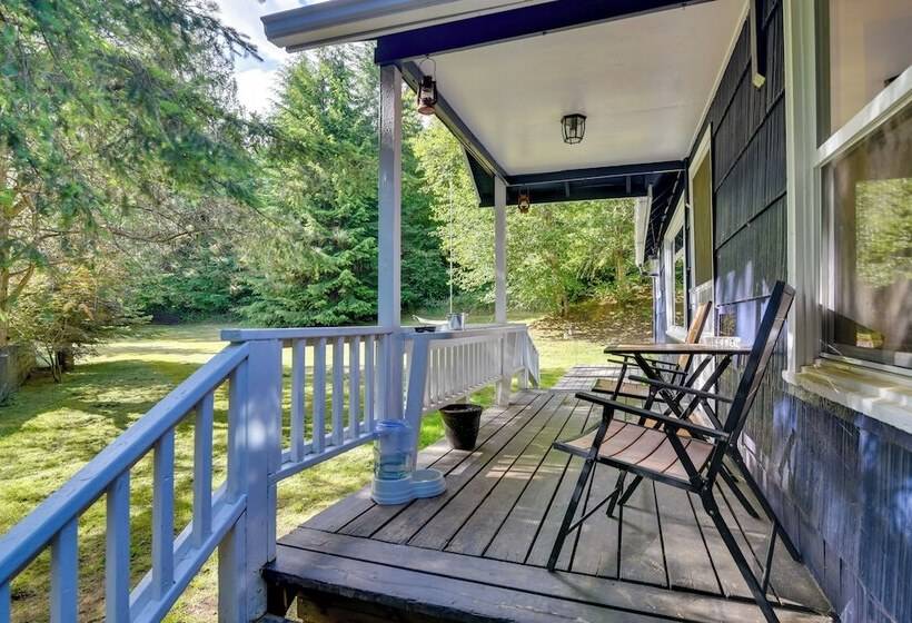 Peaceful + Chic Oasis: Fire Pit, Grill, Yard