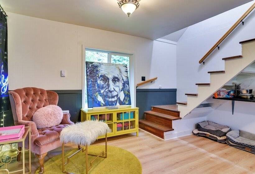 Peaceful + Chic Oasis: Fire Pit, Grill, Yard