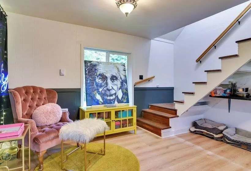 Peaceful + Chic Oasis: Fire Pit, Grill, Yard