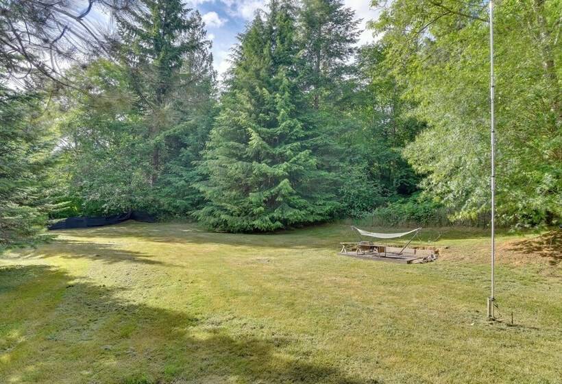 Peaceful + Chic Oasis: Fire Pit, Grill, Yard