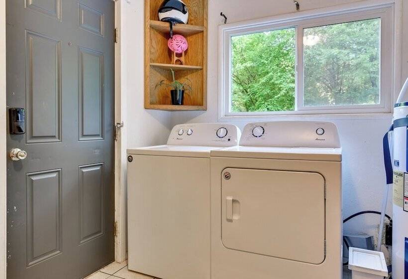 Peaceful + Chic Oasis: Fire Pit, Grill, Yard