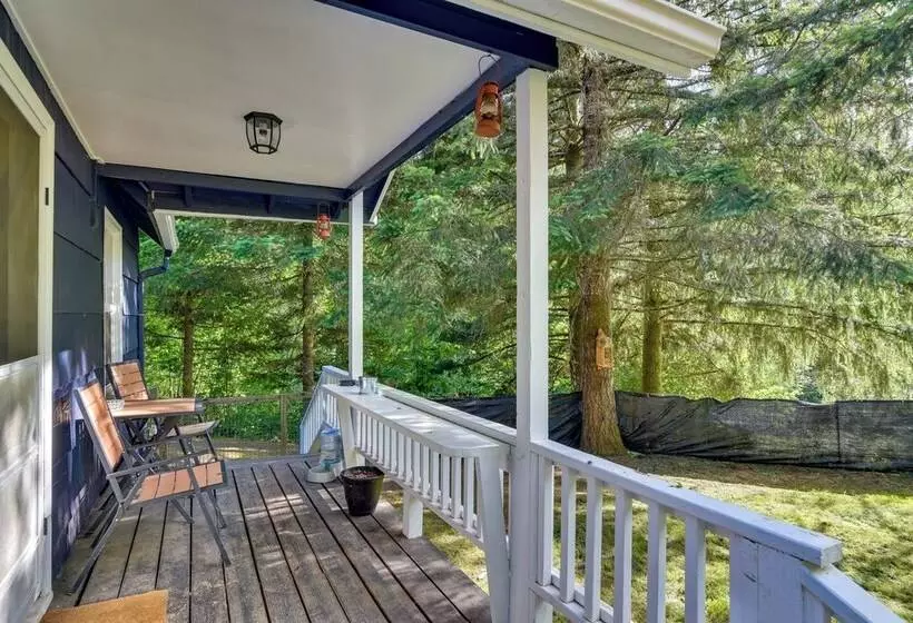 Peaceful + Chic Oasis: Fire Pit, Grill, Yard