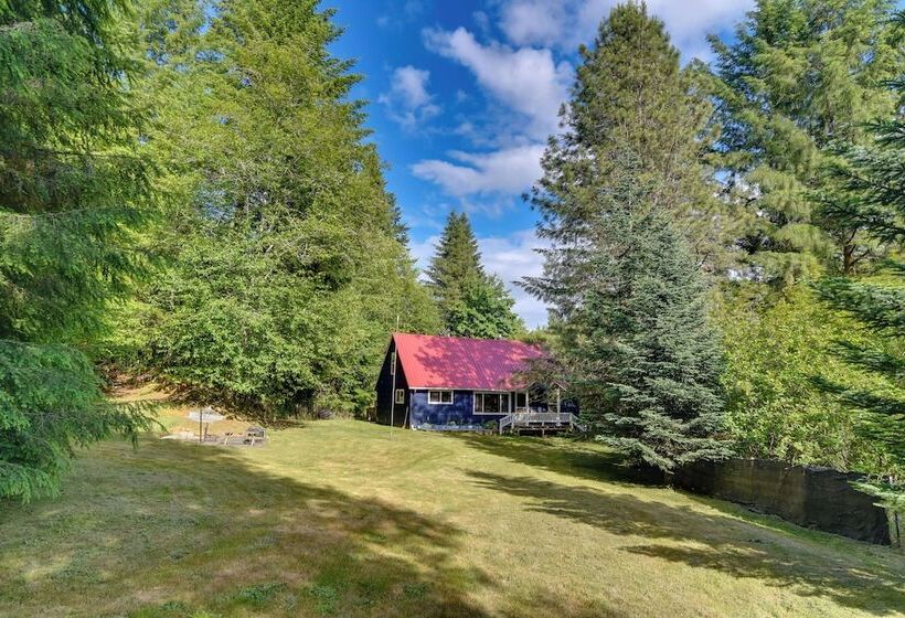 Peaceful + Chic Oasis: Fire Pit, Grill, Yard