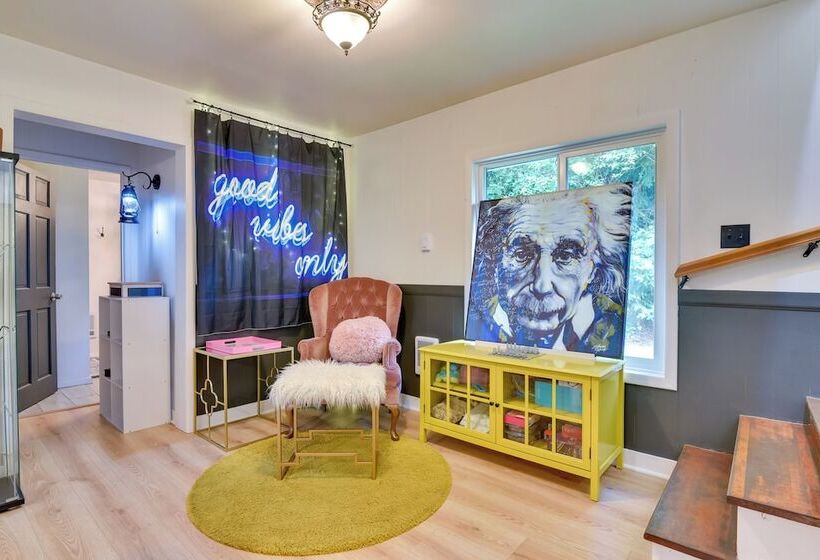 Peaceful + Chic Oasis: Fire Pit, Grill, Yard