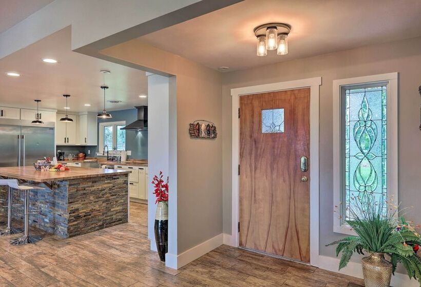 Peaceful Lebanon Farmhouse/ranch W/ Pool!