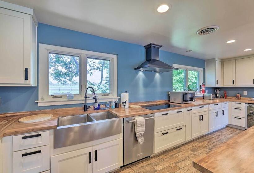 Peaceful Lebanon Farmhouse/ranch W/ Pool!