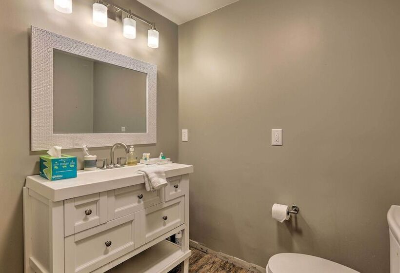 Peaceful Lebanon Farmhouse/ranch W/ Pool!