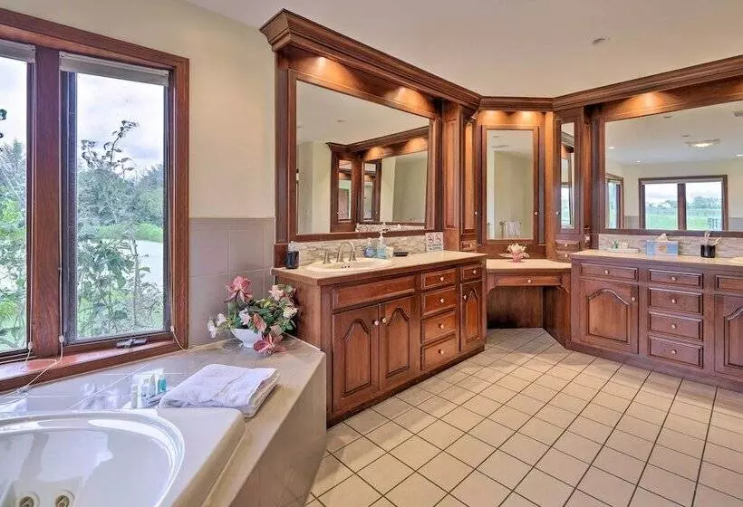 Peaceful Lebanon Farmhouse/ranch W/ Pool!