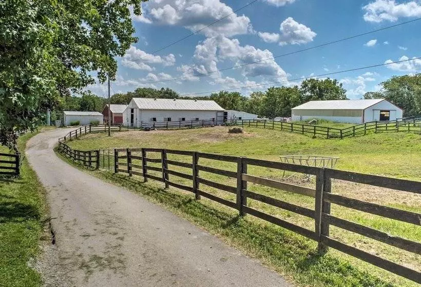 Peaceful Lebanon Farmhouse/ranch W/ Pool!